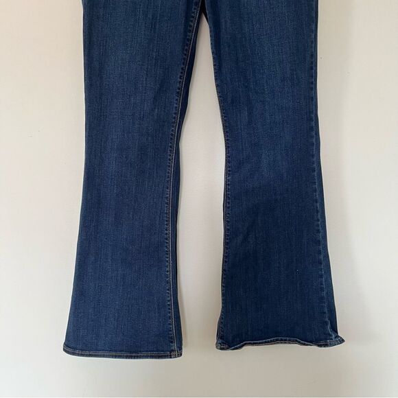 American Eagle Dark Wash Super Stretch Hi-Rise Artist Flare Denim Short Jeans - Picture 8 of 14